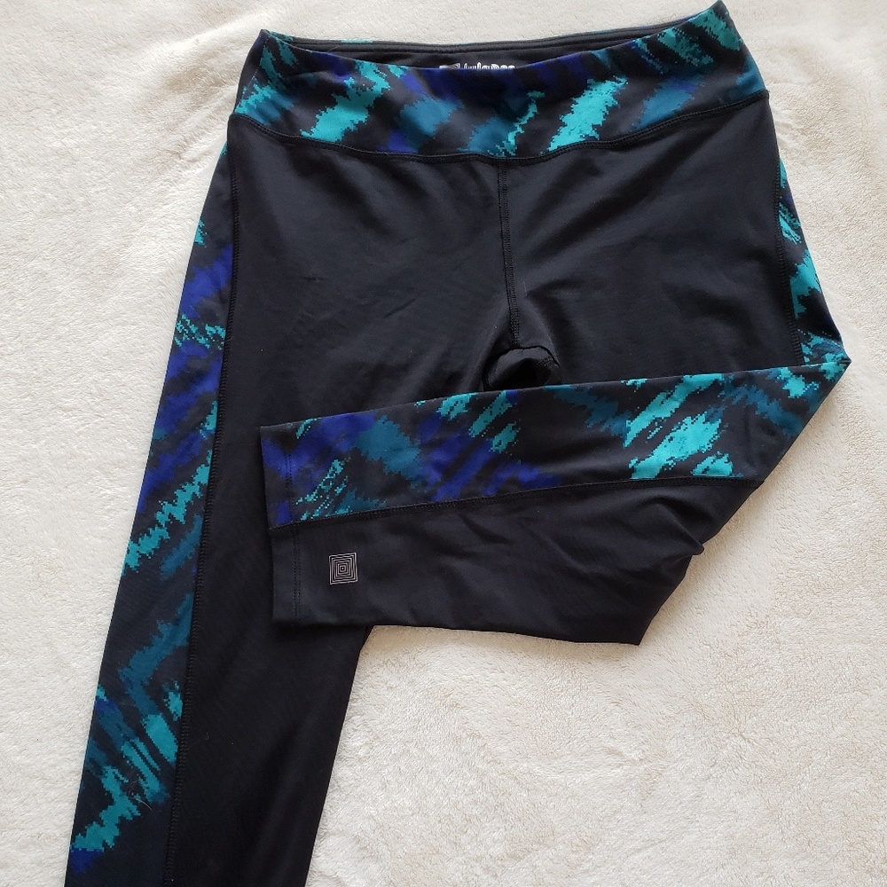 LulaRoe Jade Capri Workout Leggings